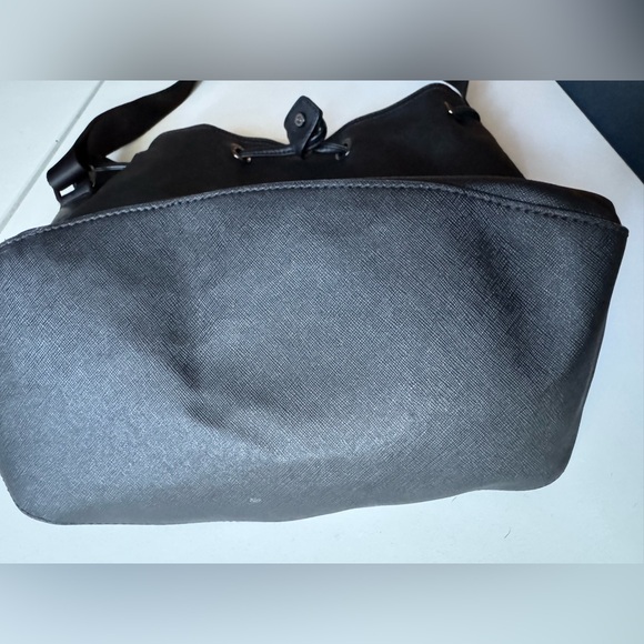 Lululemon Black Drawstring Bucket shoulder crossbody adjustable Bag Lululemon Black Drawstring Bucket shoulder crossbody adjustable Bag
